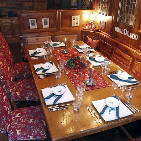 Hotell Hirschgasse 4*