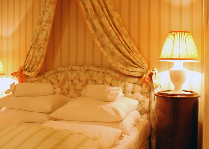 מלון Hirschgasse 4*